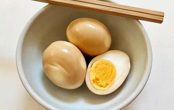 大さじ2杯入れてみて！　味玉作りに使った意外な調味料とは…？　【簡単レシピ】