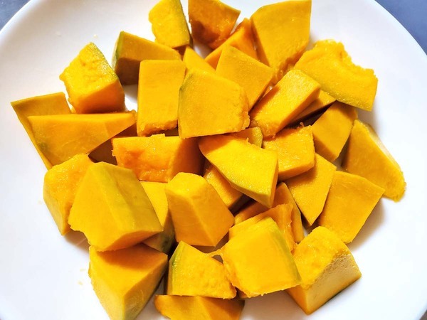 【カボチャが化けた】切って混ぜるだけ！　カボチャの簡単おかずの作り方