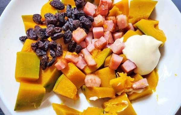 【カボチャが化けた】切って混ぜるだけ！　カボチャの簡単おかずの作り方