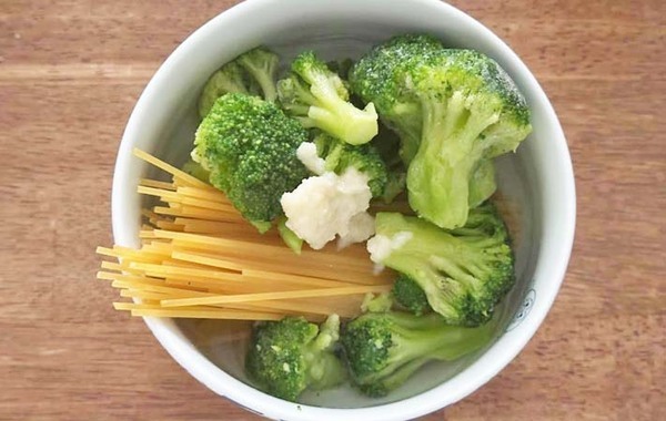 【冷凍ブロッコリーが化けた】　電子レンジだけでできる本格パスタに「週1これにして！」