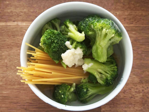 【冷凍ブロッコリーが化けた】　電子レンジだけでできる本格パスタに「週1これにして！」