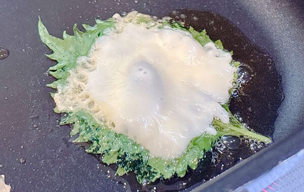 【これ作るために大葉買う】子供のおねだりが止まらない！　『大葉のパリパリ焼き』の作り方