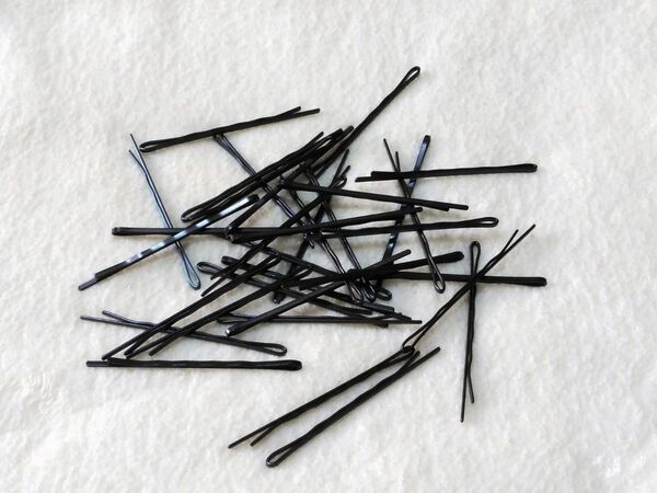 ヘアピンで巻くだけ？　チューブの裏技に「毎日使える」「マジで助かる」【意外な使い道4選】