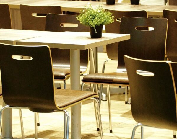 「この4人席、よかったら」　知らない女性のひと言に「涙が出た」「救われた気持ち」【子供にまつわるいい話4選】