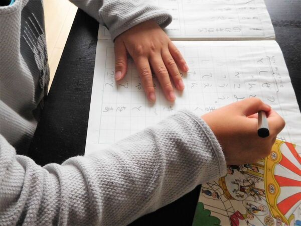 読書感想文に並んだ『ある文字』　小1男子の発想に「賢すぎる」「ある意味すごい」【宿題エピソード4選】