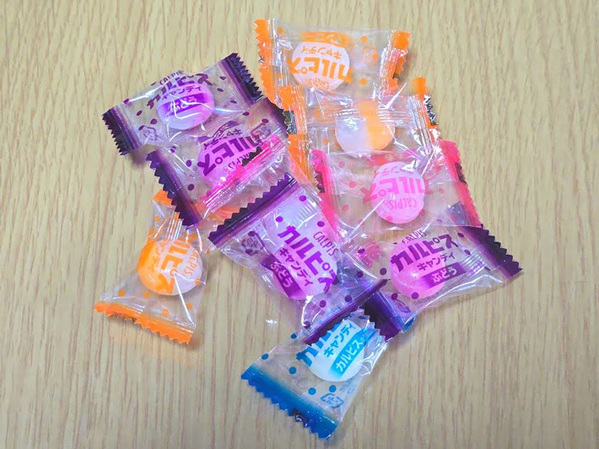 ジーンズの謎ポケットが意外と使える！　小物を入れて試してみた