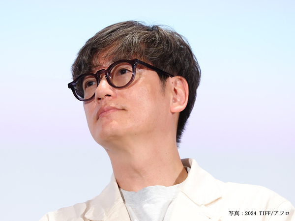 井浦新、銀髪から黒髪短髪ヘアにイメチェン　ビジュアルに「あら、ばっさり！」「最高です」