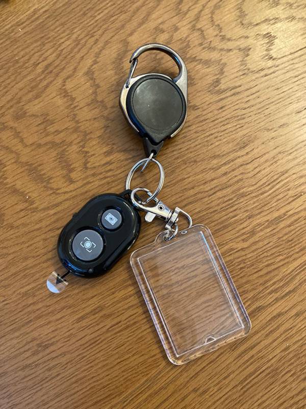 100均アイテムだけで！1歳の子供が夢中になる“スマートキー風おもちゃ”の作り方