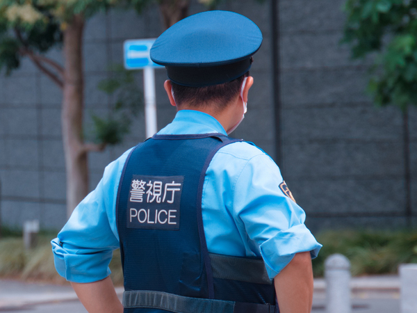 警察官「なんで盗まなかったの？」　財布を届けた男性への一言に「これは納得だわ」「ごめん、笑ってしまった」