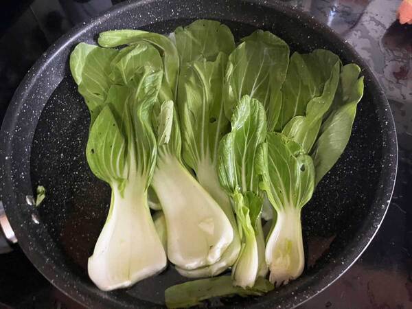 市場で買った『虫食いありのチンゲン菜』　ネットで話題の洗い方を試してみた