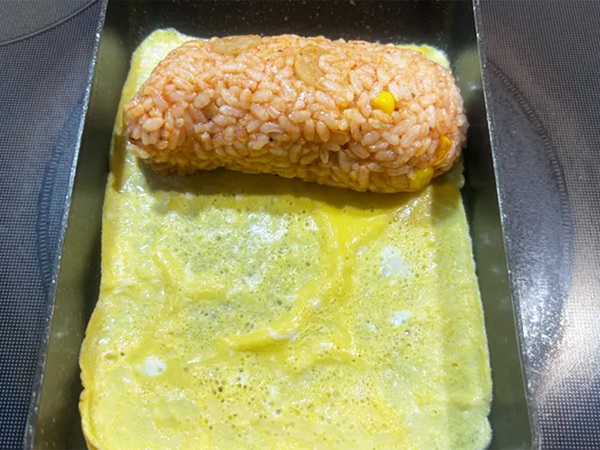 『玉子焼き＝おかず』じゃない！　切ってびっくりの玉子焼きがこちら！【お弁当レシピ】