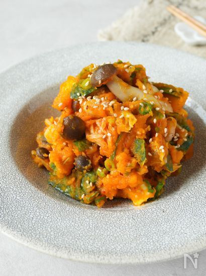 カボチャにキムチ！？　半信半疑で作ったら…箸が止まらない『やみつきサラダ』が完成【簡単レシピ】