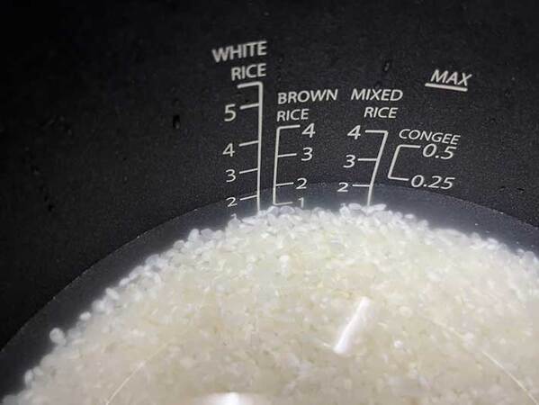 スーパーで見つけた『5kg2千円の米』をおいしく食べたい　炊く前に？