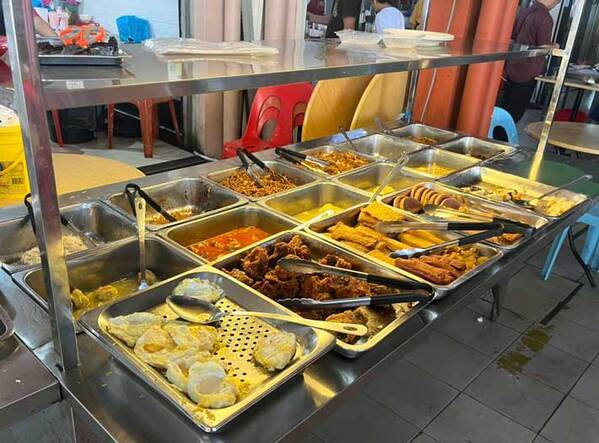 紙に包まれた『朝ご飯』を開けてみると？「１６０円でお腹いっぱい」