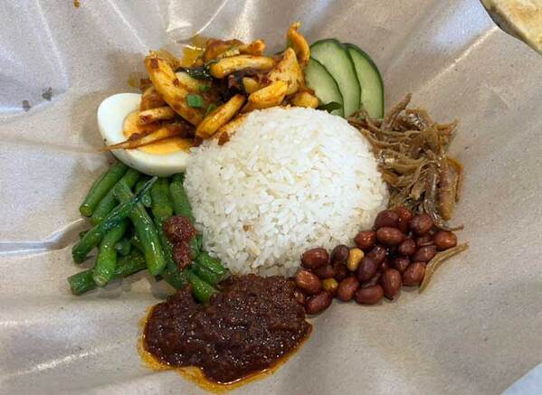 紙に包まれた『朝ご飯』を開けてみると？「１６０円でお腹いっぱい」