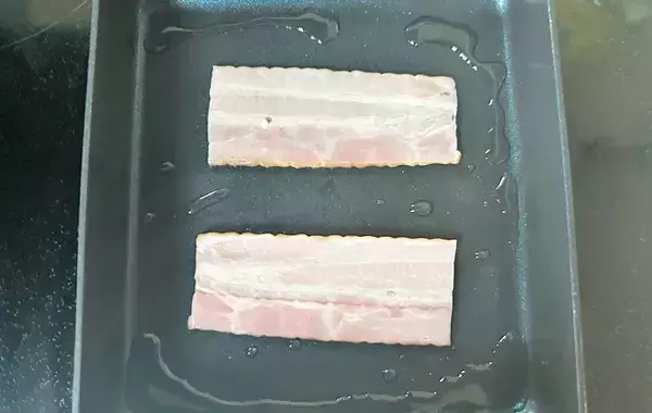 いつもの作り方は忘れて！　出汁も砂糖も使わない『玉子焼き』に「最高！」「弁当にピッタリ」