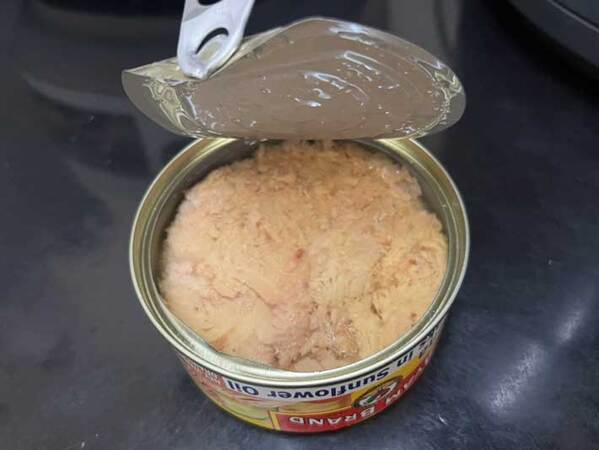 ツナマヨおにぎりが簡単に作れる！　『カラフルなツナ缶』を開けると？