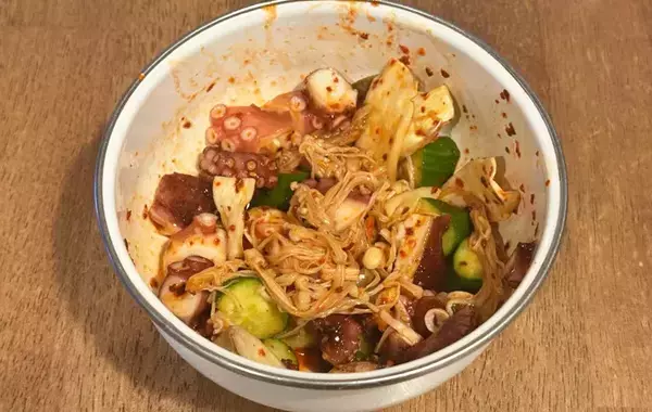 余ったキノコは漬けてしまえ！　家族が大喜びした『新感覚おかず』が？【時短レシピ】