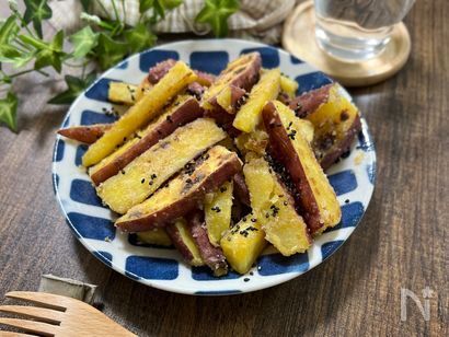 旬のサツマイモを棒状に切って…　『甘さ2倍』の簡単レシピに「参りました！」
