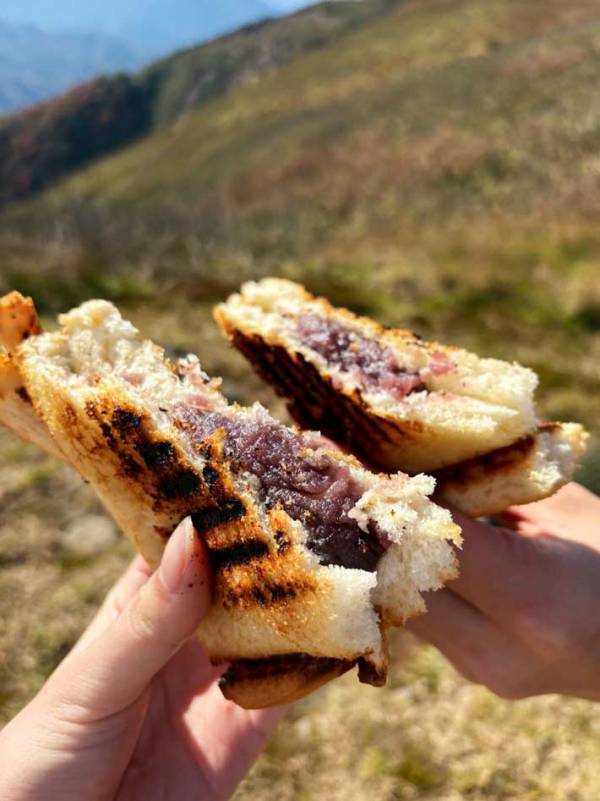 赤福の食べ方に「この発想はなかった！」「天才か」　山頂で作ったものが？