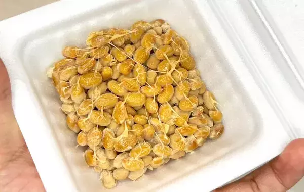 納豆と一緒に入れたのは？　朝食にぴったりなレシピに「サラサラしていてうまい」