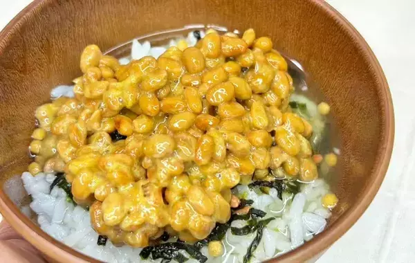 納豆と一緒に入れたのは？　朝食にぴったりなレシピに「サラサラしていてうまい」