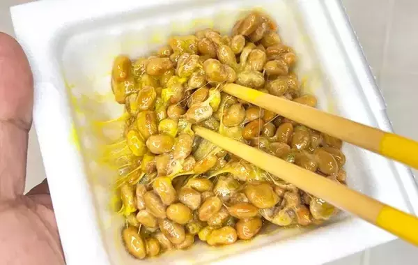 納豆と一緒に入れたのは？　朝食にぴったりなレシピに「サラサラしていてうまい」