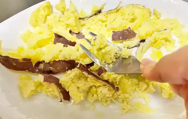 食パンが化けた！　バターを塗らない食べ方に「うまい！」「忙しい朝にピッタリ」