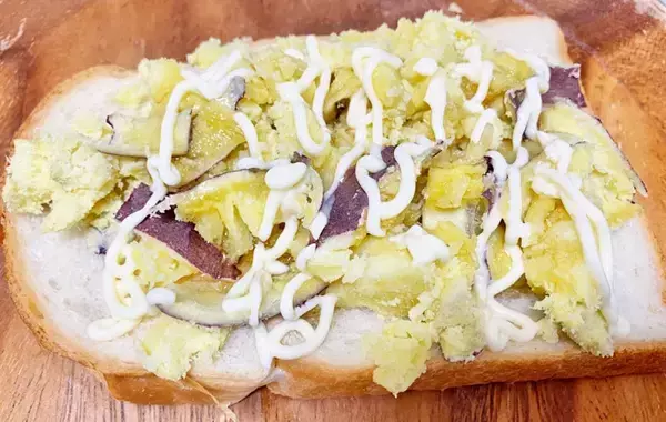 食パンが化けた！　バターを塗らない食べ方に「うまい！」「忙しい朝にピッタリ」