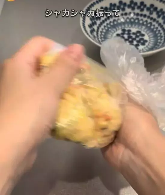 ご飯と卵を袋に入れて3分　完成したモノに「これすごい」「早速試す」