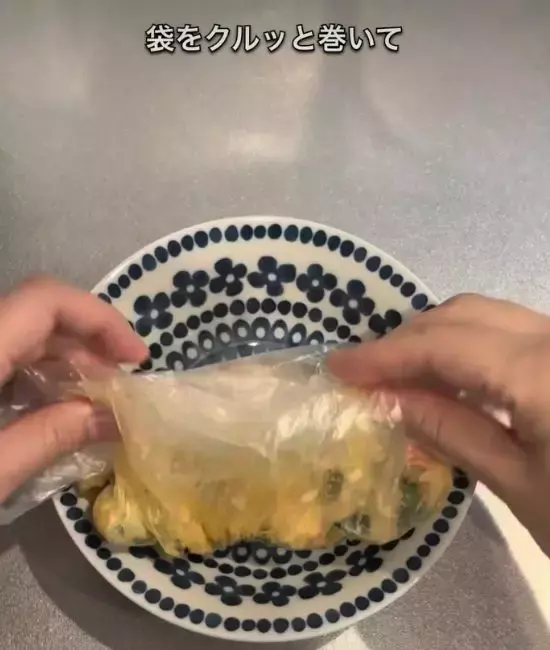 ご飯と卵を袋に入れて3分　完成したモノに「これすごい」「早速試す」