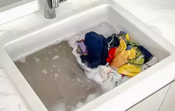 毎日使うタオル、黒ずんできたら…　洗濯のプロ直伝『リセット洗い』とは？