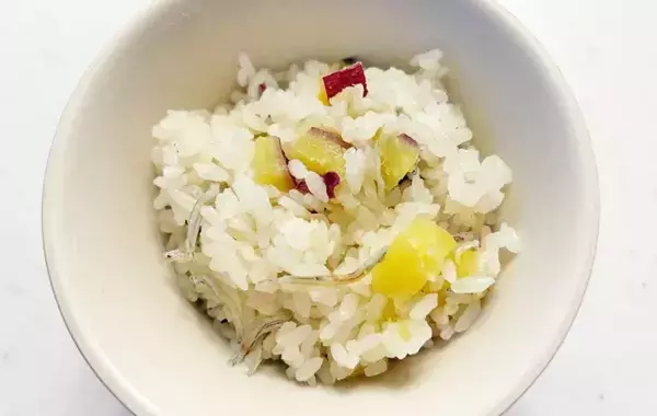 角切りにしたサツマイモを…　炊飯器で完成する一品に「子供もモリモリ食べた！」