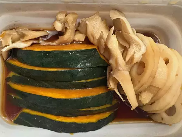 【レンチンレシピ】味つけはめんつゆのみ！　秋の味覚をたっぷり食べる焼きびたし