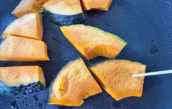 煮物ばっかりだと飽きる…　カボチャを使ったまさかのレシピが「おもてなしにもよさそう」