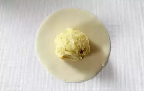 フォークで潰したサツマイモを…？　余った食材を使った意外なレシピ