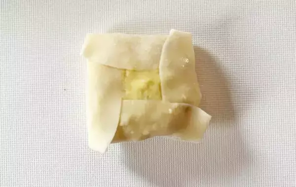 フォークで潰したサツマイモを…？　余った食材を使った意外なレシピ