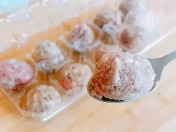 捨てないで！　卵パックを再利用したら…　料理の仕込みが一瞬で完成する！