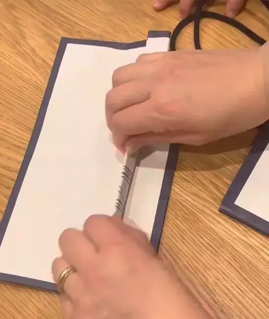 使っていない紙袋　持ち手をハサミで切って…「試してみる！」「そんな手が」