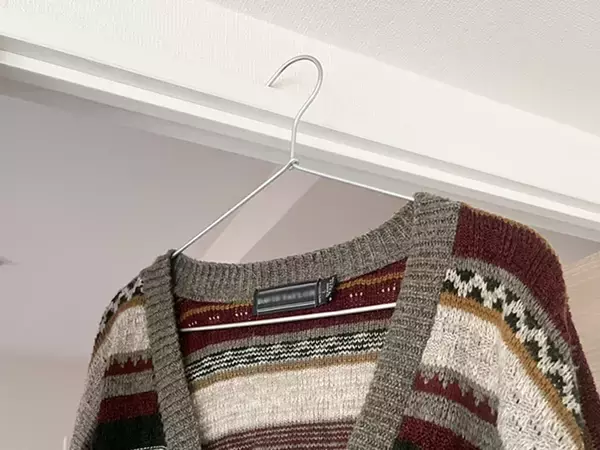 ハンガーの『3か所』に輪ゴムを巻いてみて！　裏ワザに「これは意外と思いつかなかった…」