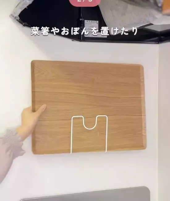 セリア『鍋ふたホルダー』を壁に貼ったら…　「頭いい」「便利になりそう！」