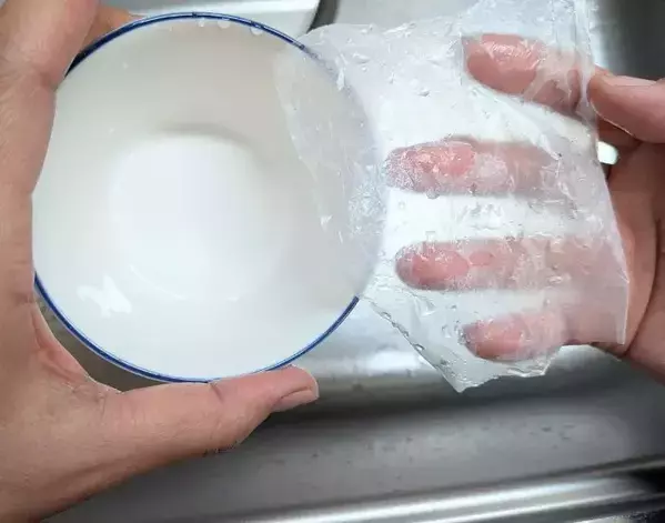 意外と万能で驚いた！　納豆フィルムの活用法に「毎回やりたい」「便利すぎ」