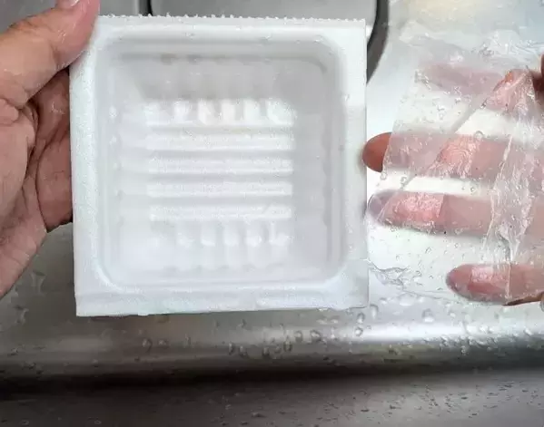 意外と万能で驚いた！　納豆フィルムの活用法に「毎回やりたい」「便利すぎ」