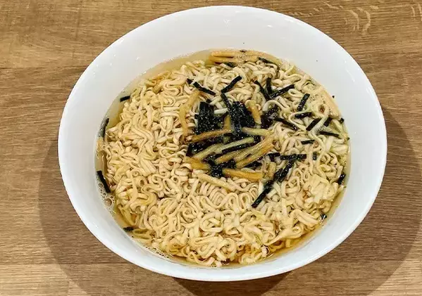 【ズボラ飯レシピ】え、これアリなの？　チキンラーメンにお茶づけ海苔を足したら…