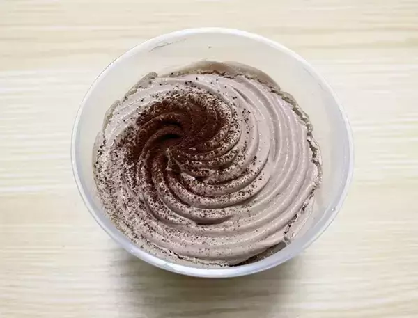 『植物生まれのチョコケーキ』とは　買って大正解だったコンビニスイーツに「いいことした気分」「たまらない！」