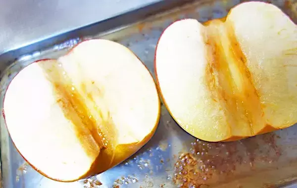 焼いてのせるだけ！　子供が驚く『りんごのおやつ』の作り方