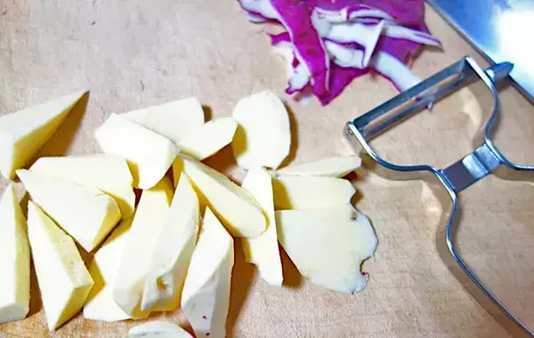 サツマイモと一緒に煮たのは…？　できた一品が「おかずにピッタリ！」