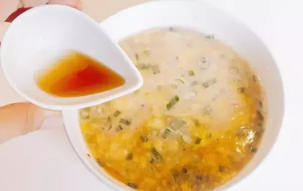 冷凍チャーハン、水を入れて温めて…？　できたものに「満足感ばっちり」「夜食にぴったり」