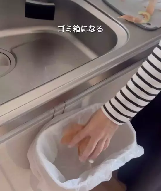 吊るす収納ってこんなに便利！　『無印良品』の収納ケースに「何個も買いたい」