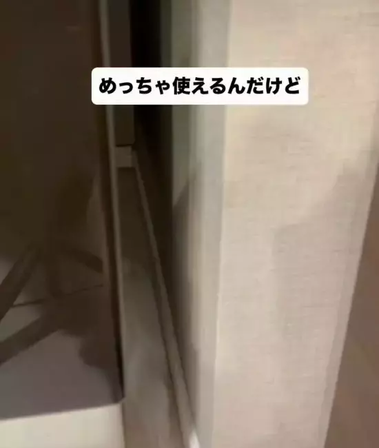 隙間掃除の効率アップ！　100円アイテムの組み合わせに「使いやすい」「快適」